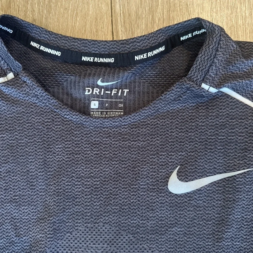 Nike Dri-Fit Tech Knit Running Men's Long Sleeve T-Shirt Training Gray Small